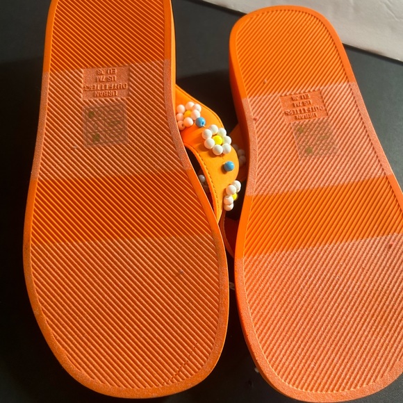 New Urban Outfitters Size 7 Orange Beaded Embellished Sandals/Flip Flops - Picture 3 of 9